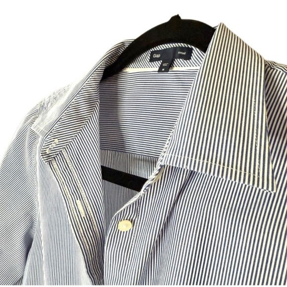 GAP | Fitted Oxford Blue Pinstripe Women’s Button Down Shirt - Picture 3 of 7